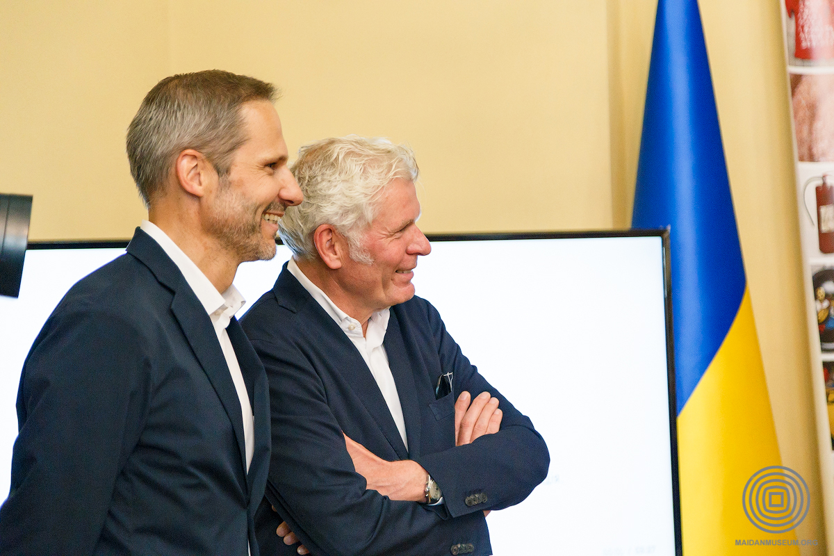 Ян Кляйгус (ліворуч) і Йоганнес Кресснер презентують свій проєкт Музею Майдану. Київ, 28 червня 2018 року
