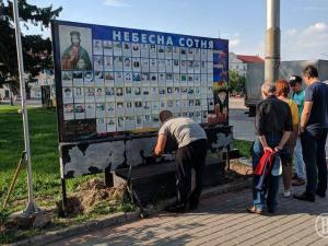 Чернігівська стела Героїв Небесної Сотні до реконструкції